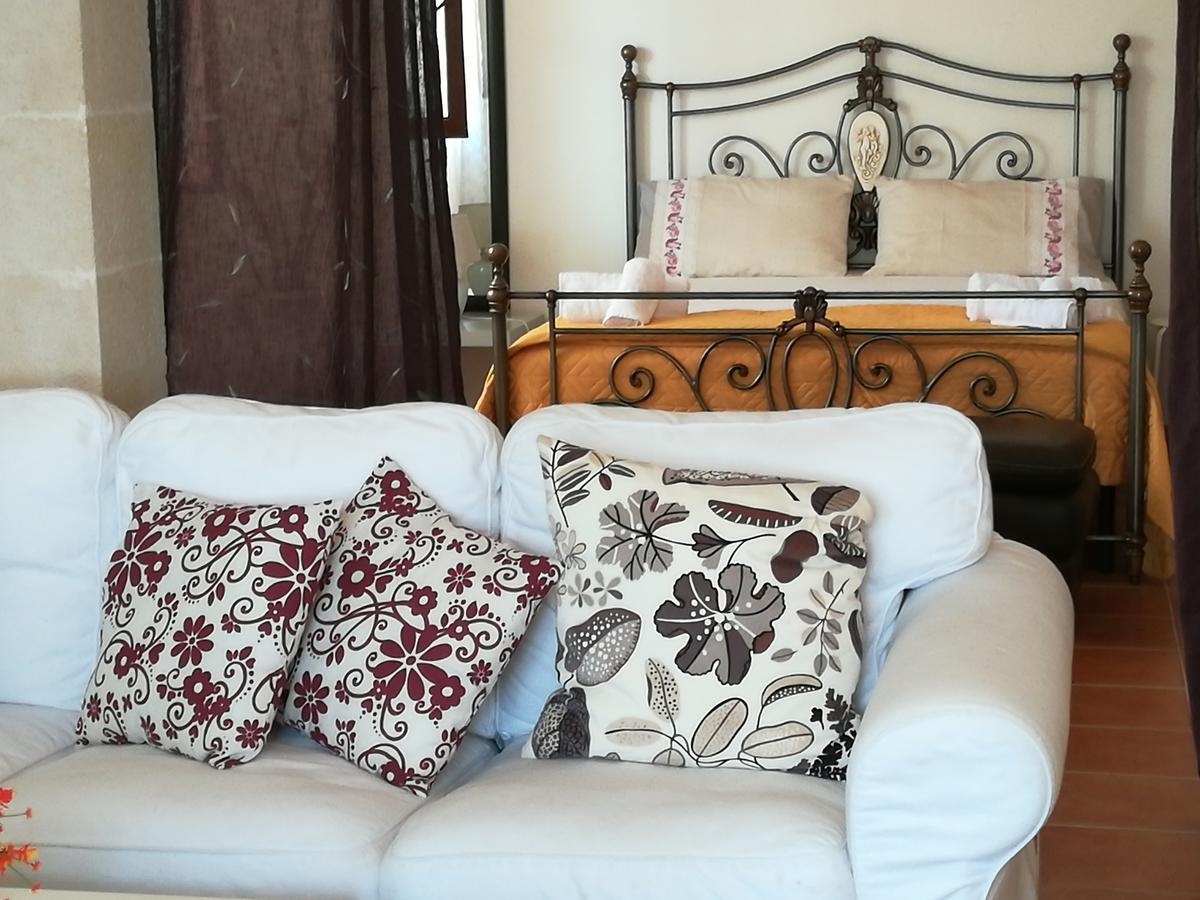 Antico Casale Il Sambuco Bed & Breakfast Manduria Exterior foto
